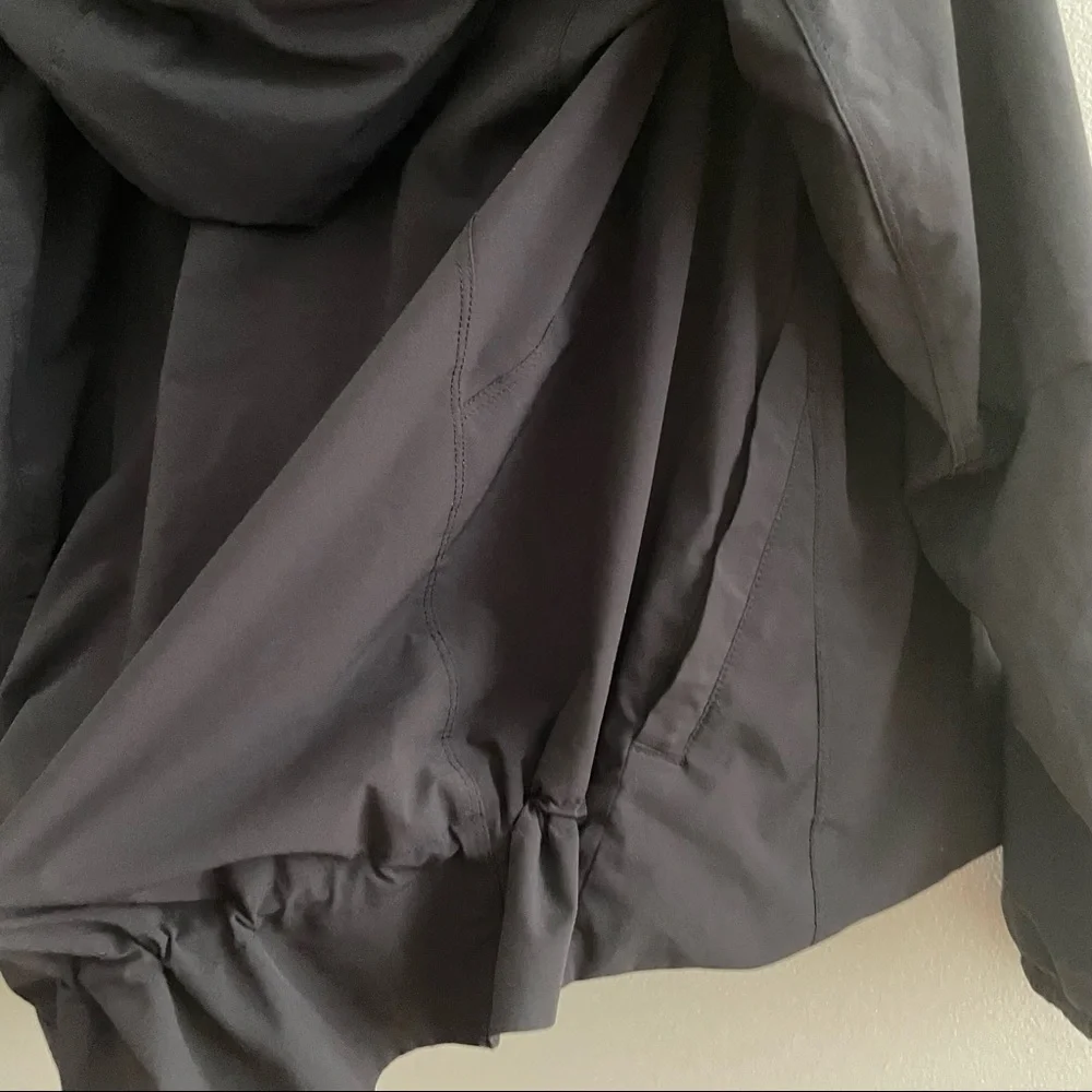 Lululemon Black Women Jacket with Hoodie and lining Size 4